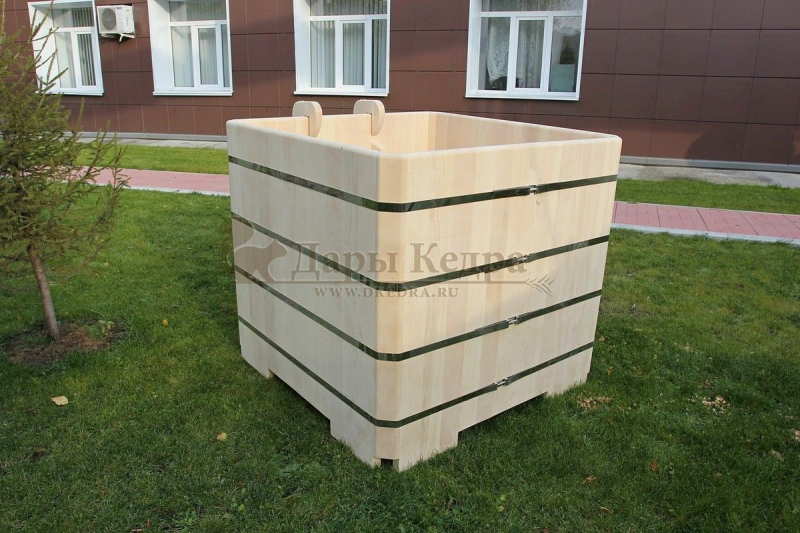 Квадратная купель для бани из кедра